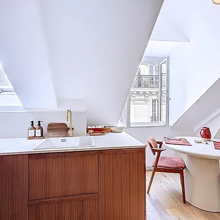 Charming Flat Near Saint-germain-des-pres